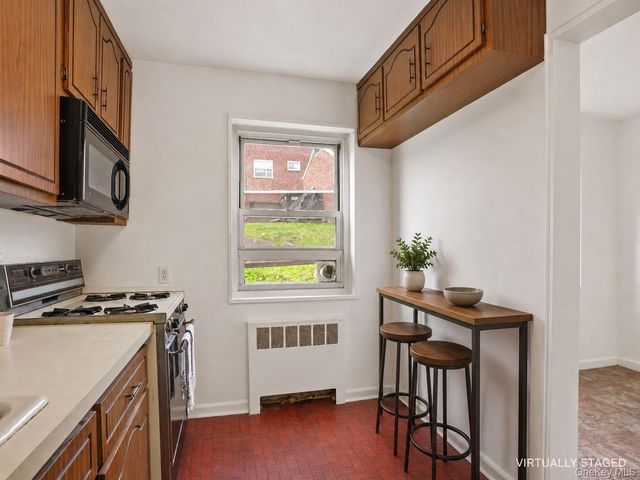 6 DeHaven Drive 1E, Yonkers, NY 10703