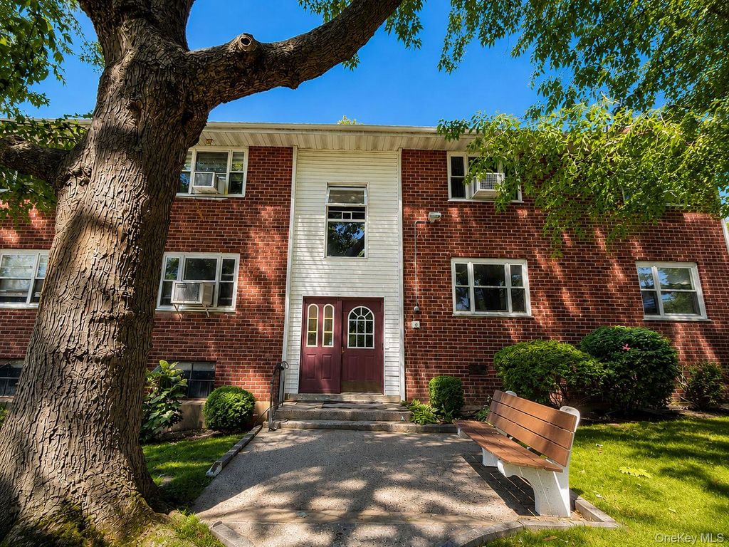 6 DeHaven Drive 1E, Yonkers, NY 10703