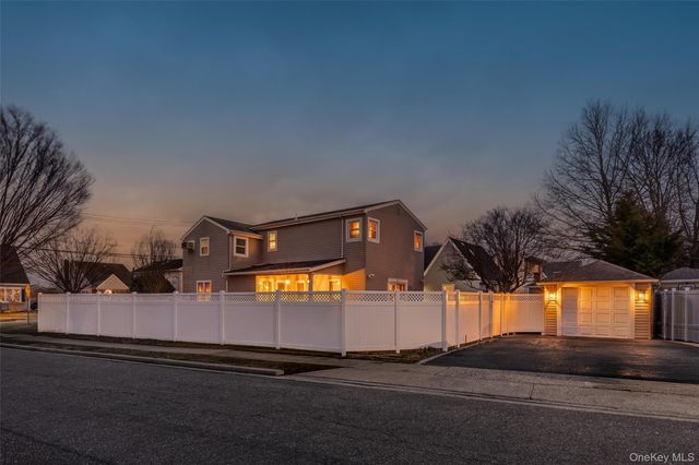 2632 Montauk Avenue, Merrick, NY 11566