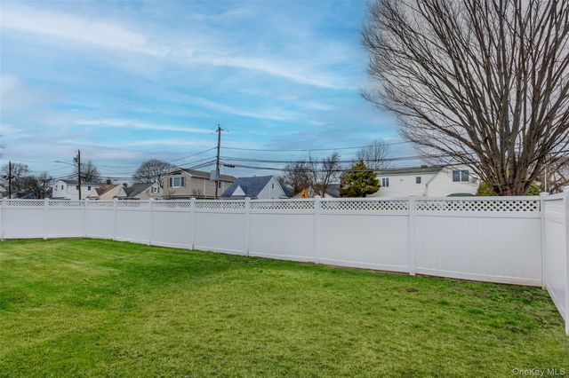 2632 Montauk Avenue, Merrick, NY 11566