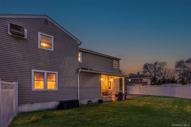 2632 Montauk Avenue, Merrick, NY 11566