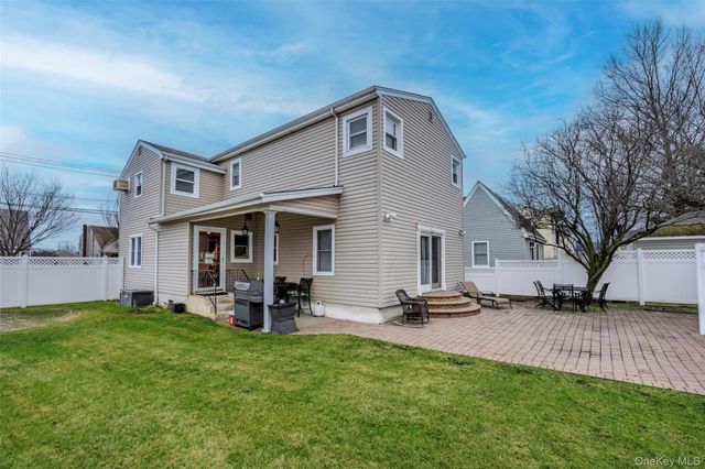 2632 Montauk Avenue, Merrick, NY 11566