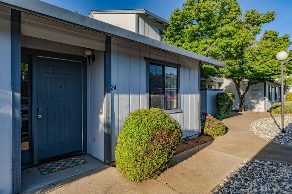 24 Westview Dr, Jackson, CA 95642