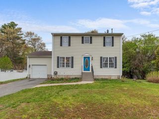 44 Orchard Valley Drive, Cranston, RI 02921