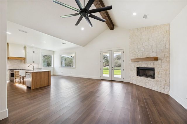 1109 County Road 157, Columbus, TX 78934