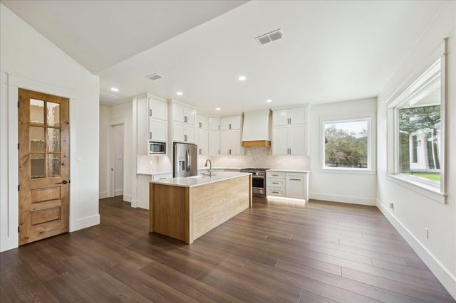 1109 County Road 157, Columbus, TX 78934