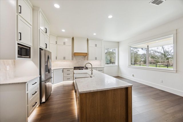 1109 County Road 157, Columbus, TX 78934