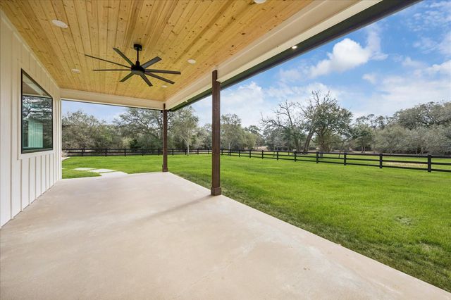 1109 County Road 157, Columbus, TX 78934