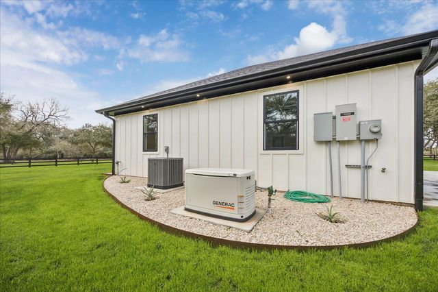 1109 County Road 157, Columbus, TX 78934