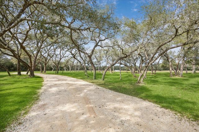 1109 County Road 157, Columbus, TX 78934