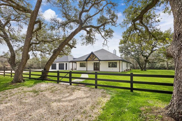 1109 County Road 157, Columbus, TX 78934