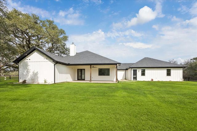 1109 County Road 157, Columbus, TX 78934