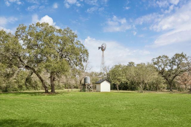 1109 County Road 157, Columbus, TX 78934