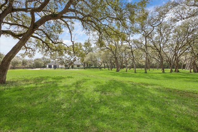 1109 County Road 157, Columbus, TX 78934