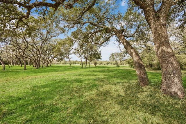 1109 County Road 157, Columbus, TX 78934