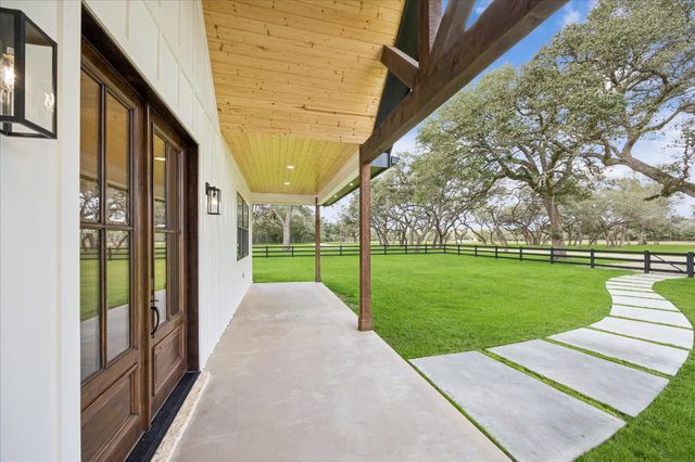 1109 County Road 157, Columbus, TX 78934