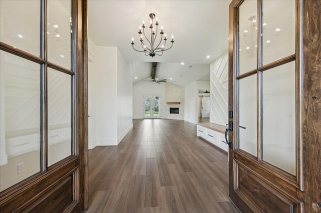 1109 County Road 157, Columbus, TX 78934