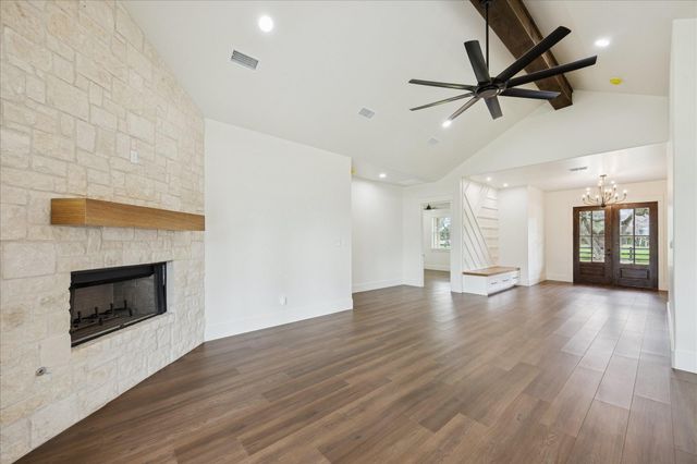 1109 County Road 157, Columbus, TX 78934