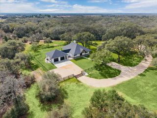 1109 County Road 157, Columbus, TX 78934