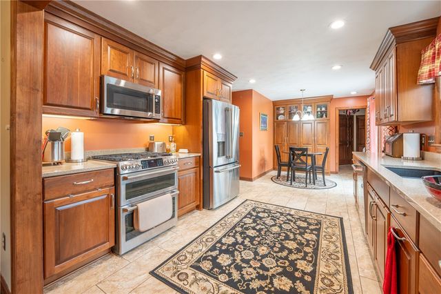 400 Primrose Dr, Unity Twp, PA 15601