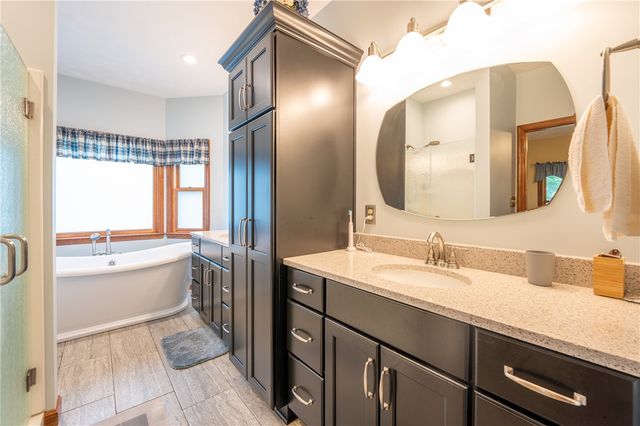 400 Primrose Dr, Unity Twp, PA 15601