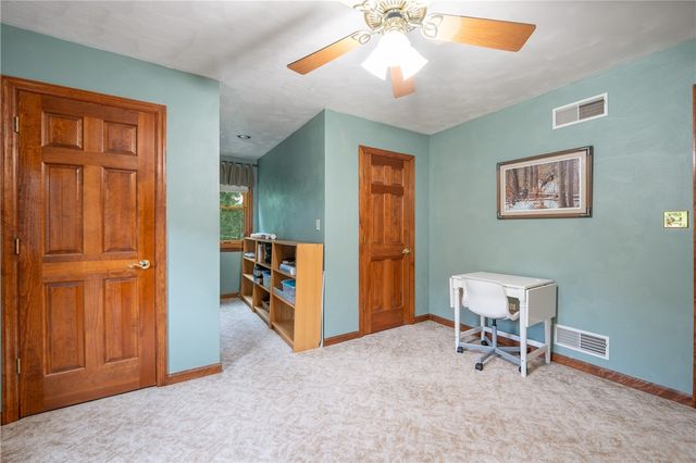 400 Primrose Dr, Unity Twp, PA 15601