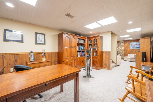 400 Primrose Dr, Unity Twp, PA 15601