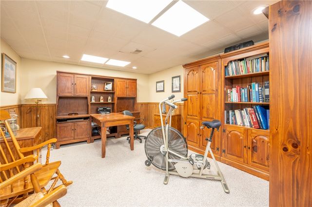 400 Primrose Dr, Unity Twp, PA 15601