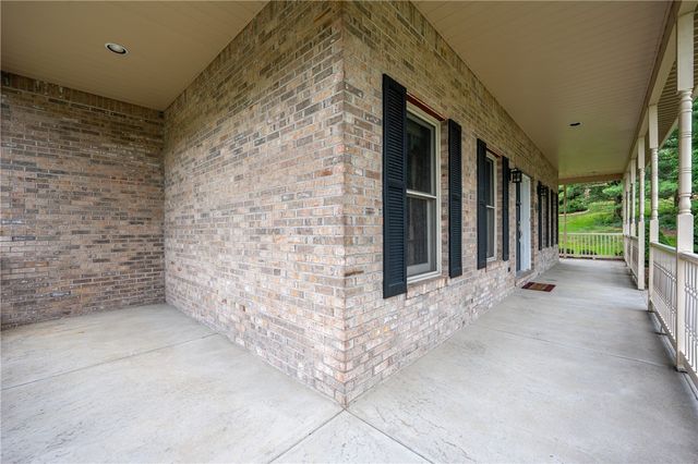 400 Primrose Dr, Unity Twp, PA 15601