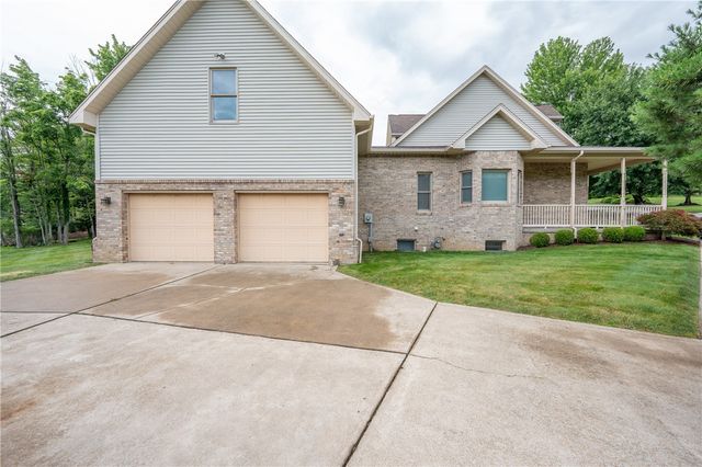 400 Primrose Dr, Unity Twp, PA 15601