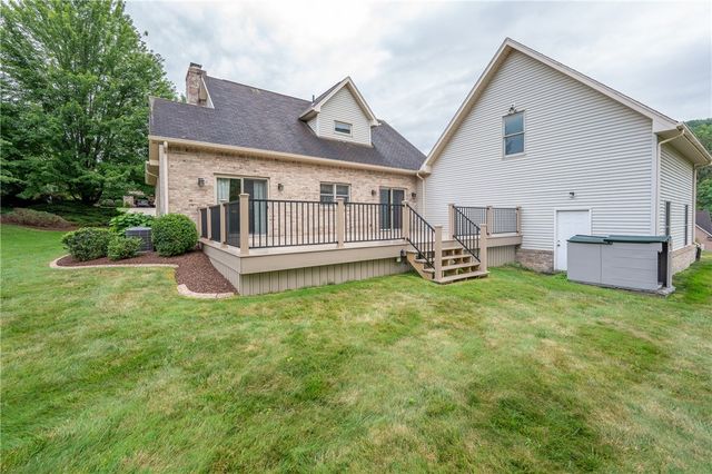 400 Primrose Dr, Unity Twp, PA 15601