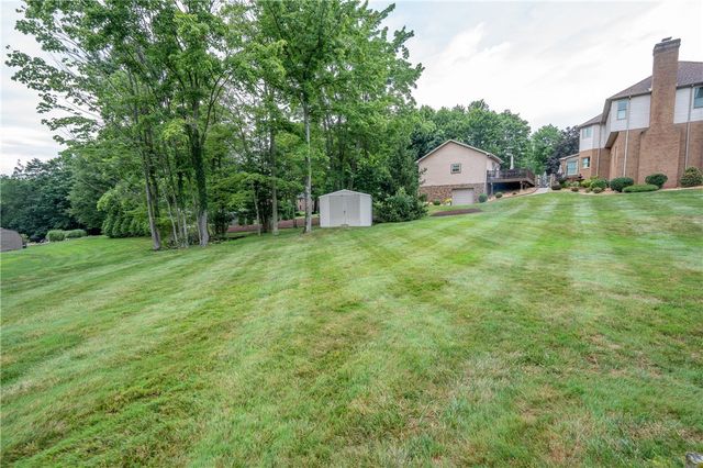 400 Primrose Dr, Unity Twp, PA 15601
