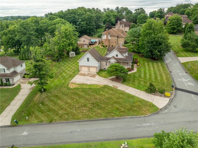 400 Primrose Dr, Unity Twp, PA 15601