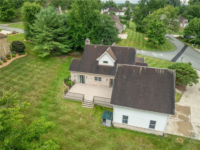 400 Primrose Dr, Unity Twp, PA 15601