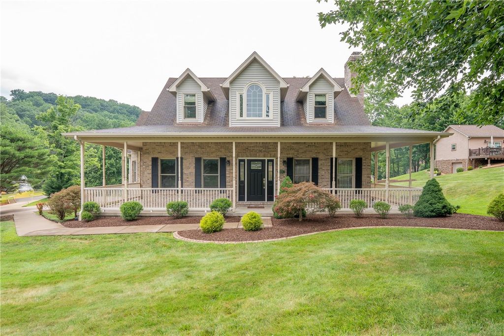 400 Primrose Dr, Unity Twp, PA 15601