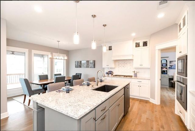 3137 SW Summit View Trail, Lee's Summit, MO 64082