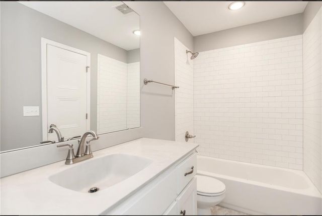 3137 SW Summit View Trail, Lee's Summit, MO 64082