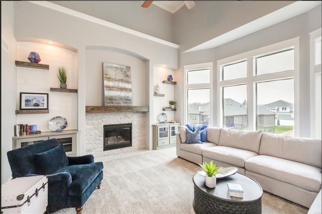 3137 SW Summit View Trail, Lee's Summit, MO 64082