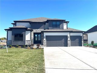 3137 SW Summit View Trail, Lee's Summit, MO 64082