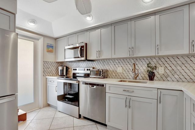 2731 NE 14th Street Causeway 702, Pompano Beach, FL 33062