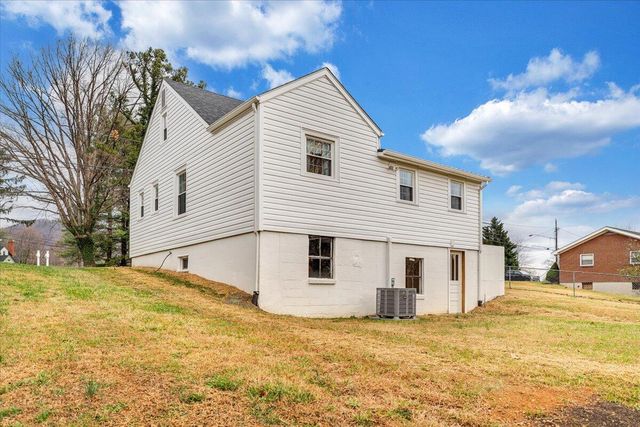 264 Bonavista RD, Salem, VA 24153