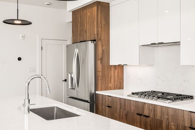 47 Condor 301, Boston, MA 02128