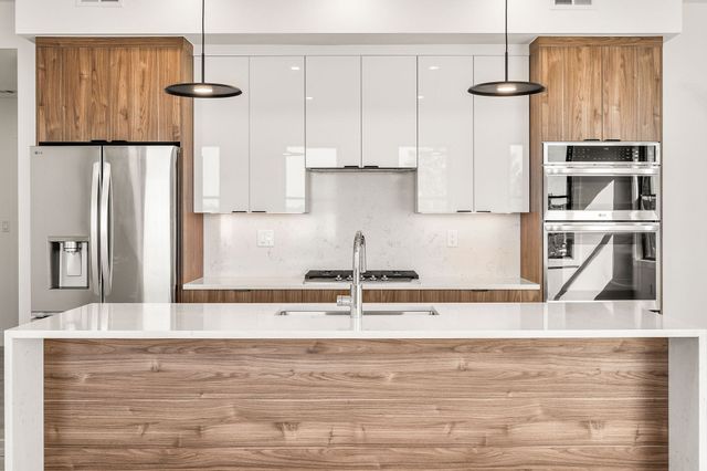 47 Condor 301, Boston, MA 02128