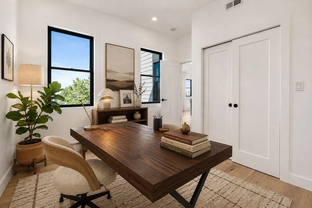 47 Condor 301, Boston, MA 02128