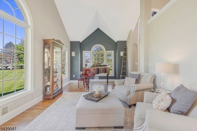 26 Lehigh Rd, Branchburg Twp., NJ 08853
