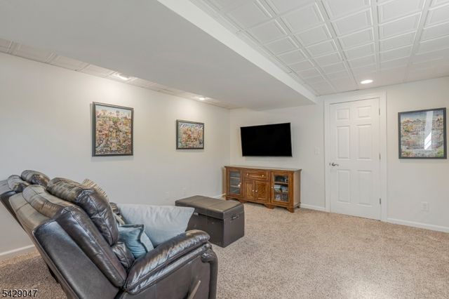 26 Lehigh Rd, Branchburg Twp., NJ 08853