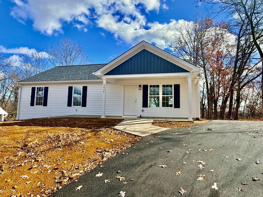 4446 Stonewall RD, Roanoke, VA 24017