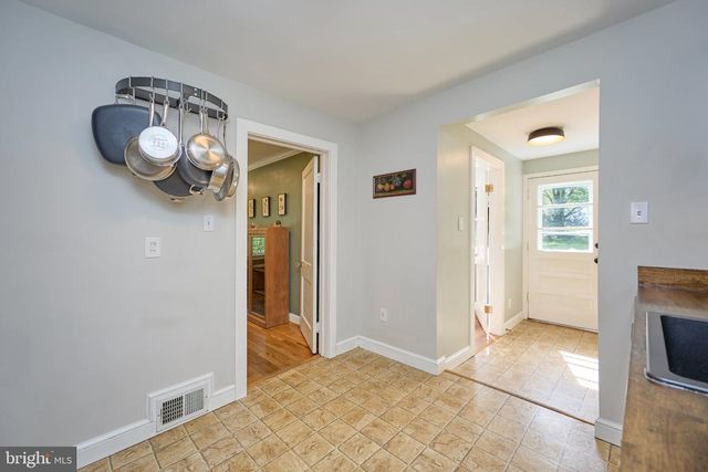 10123 DWIGHT AVE, Fairfax, VA 22032