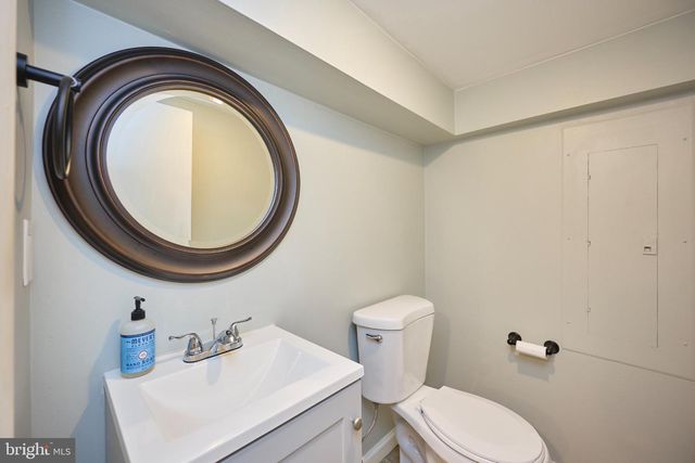 10123 DWIGHT AVE, Fairfax, VA 22032
