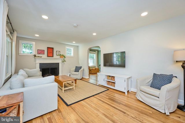 10123 DWIGHT AVE, Fairfax, VA 22032